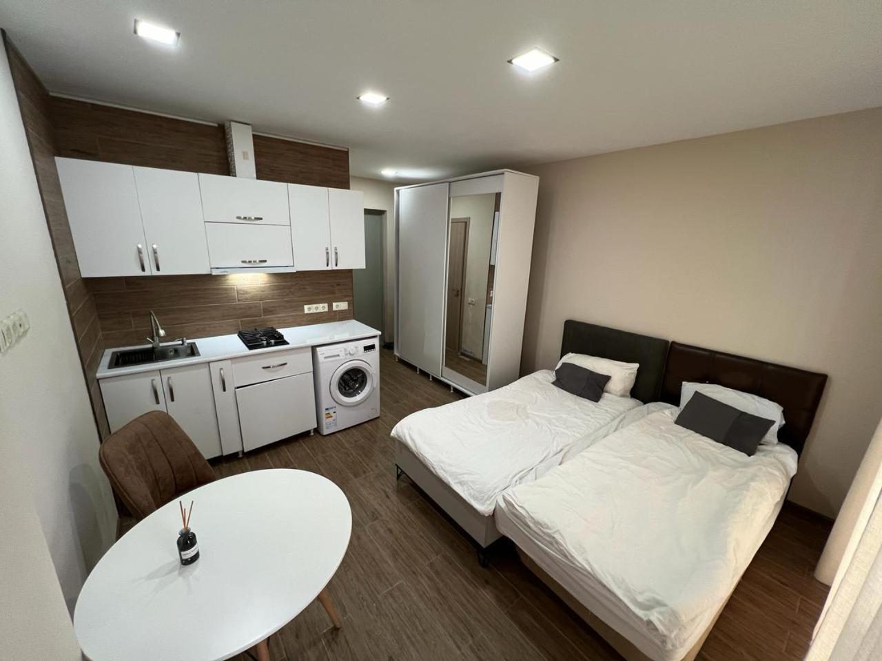 Hotel Paris Batumi Luaran gambar
