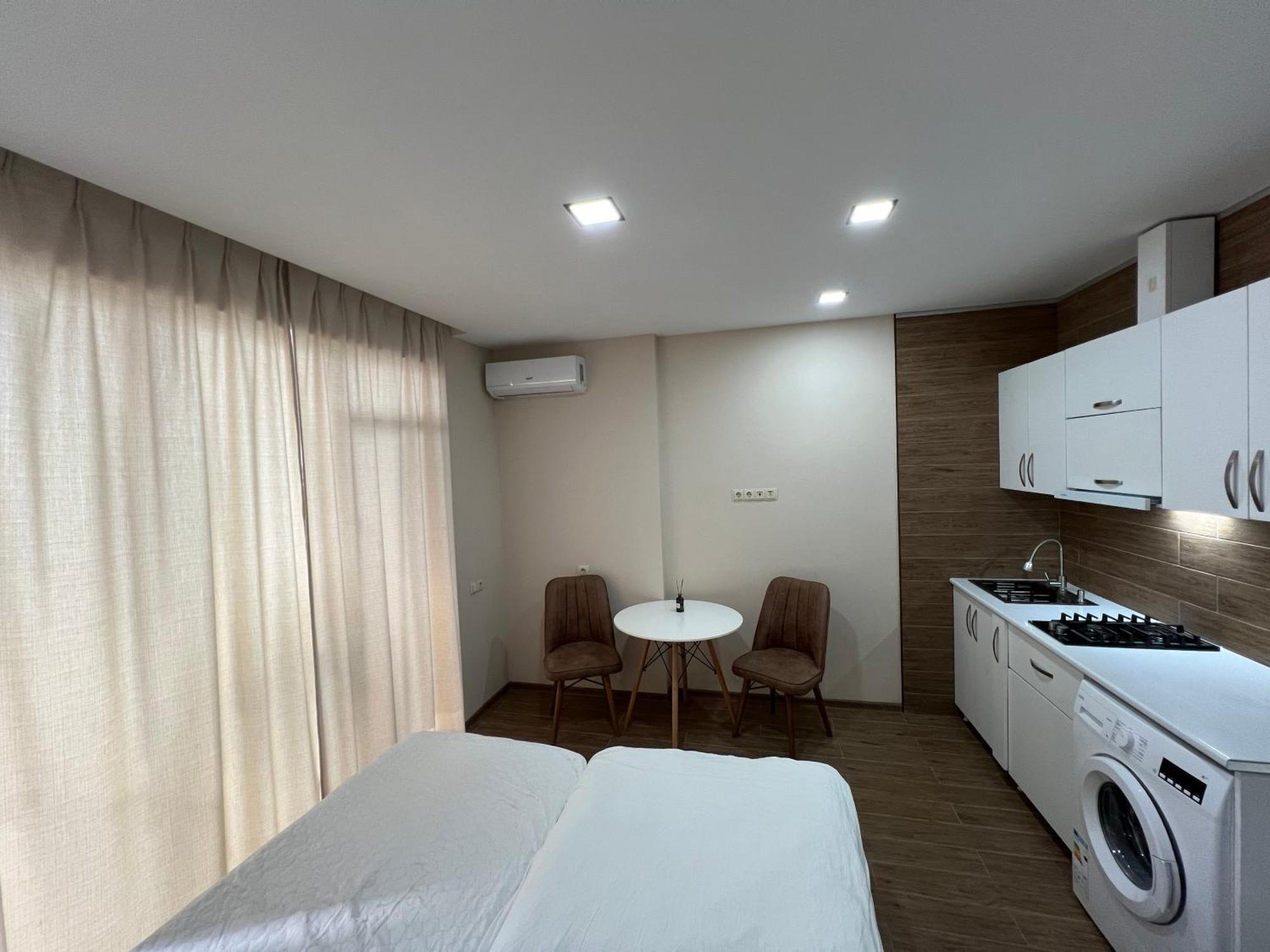 Hotel Paris Batumi Luaran gambar